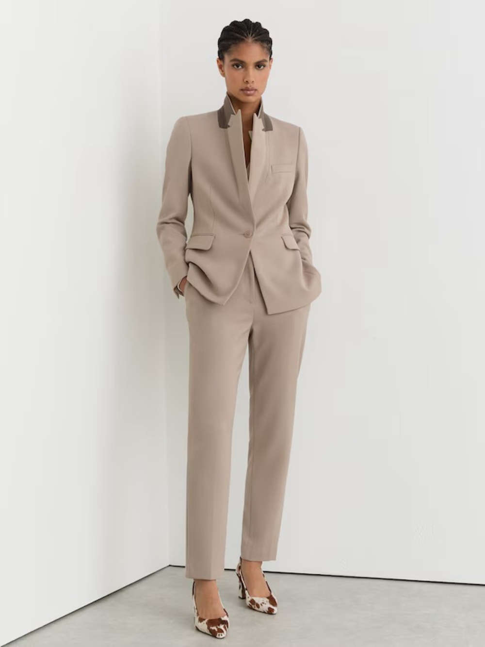 057 Reiss Women's Trousers in Beige Size 6 Like New